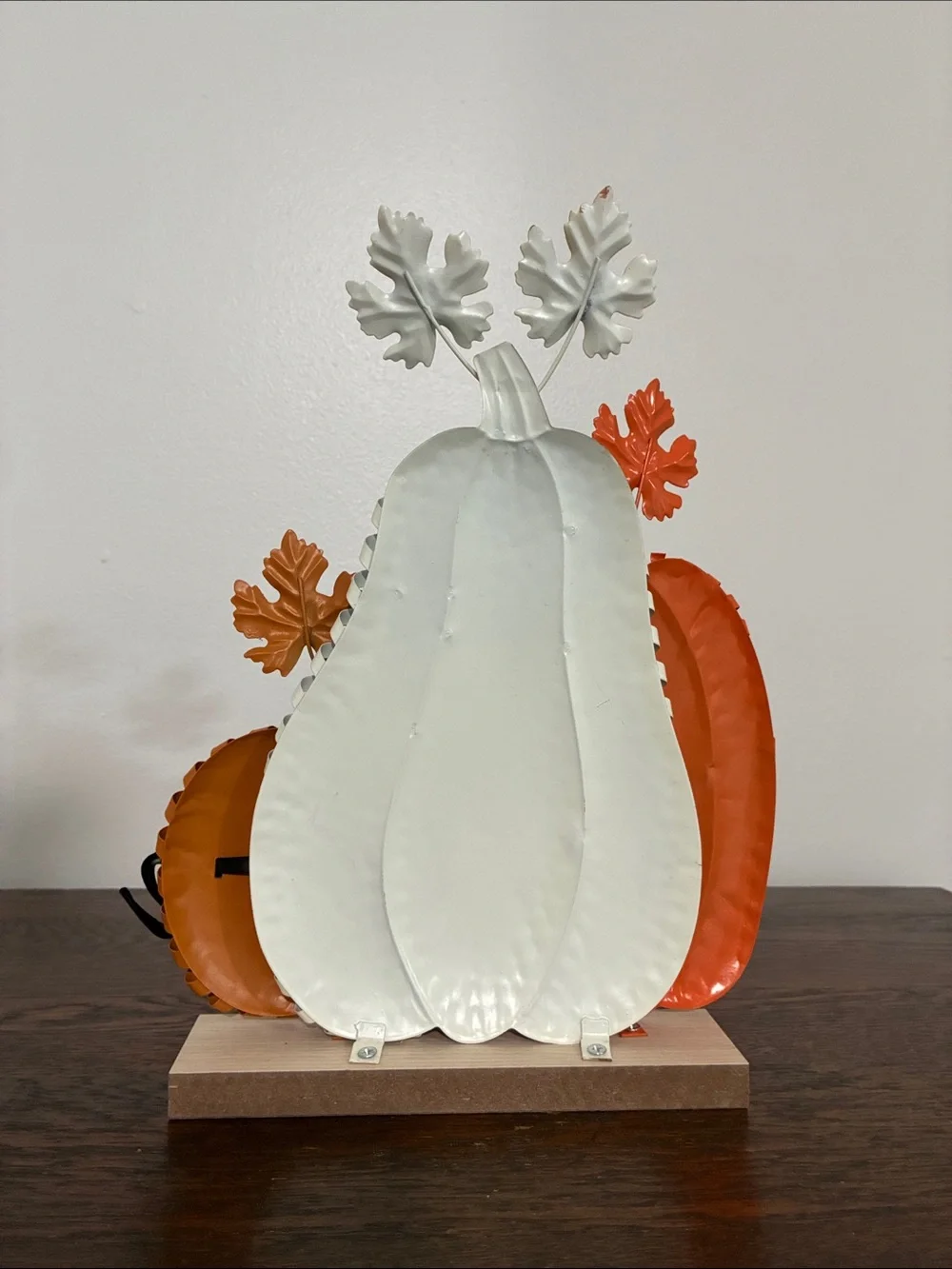 NWT- Beautiful Metal Fall Pumpkins Trio Welcome Decoration Sign w/ Wood Base 🍁